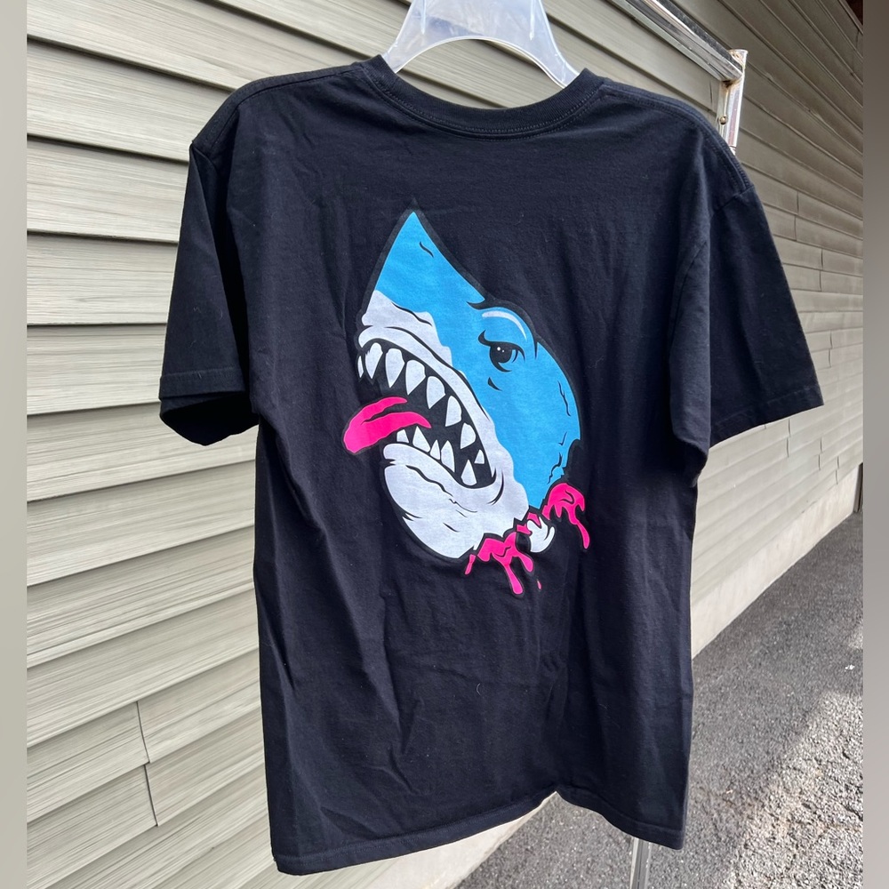JAWS T SHIRT SIZE M/ L (NO TAGS)